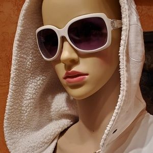 STEVE MADDEN SUNGLASSES WITH free IPSY CASE